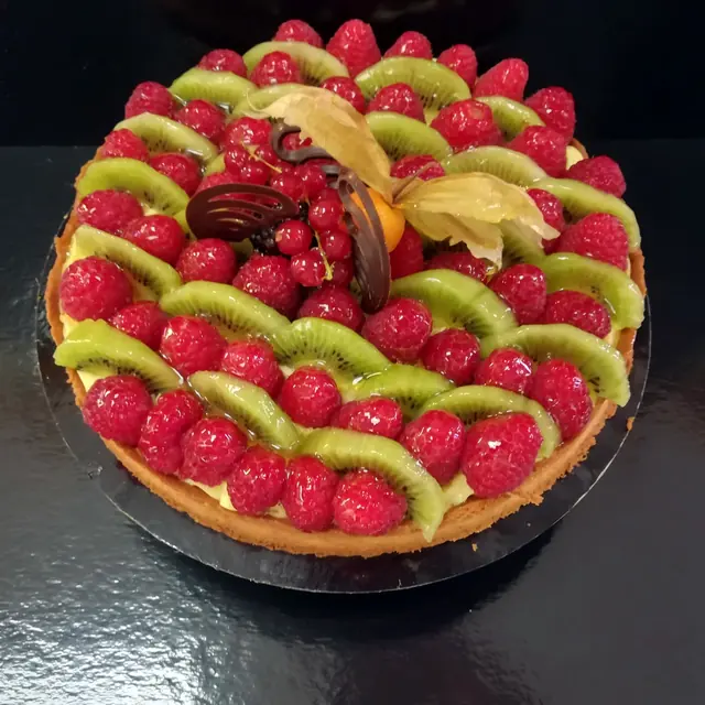 Tarte aux fruits rouges et kiwi