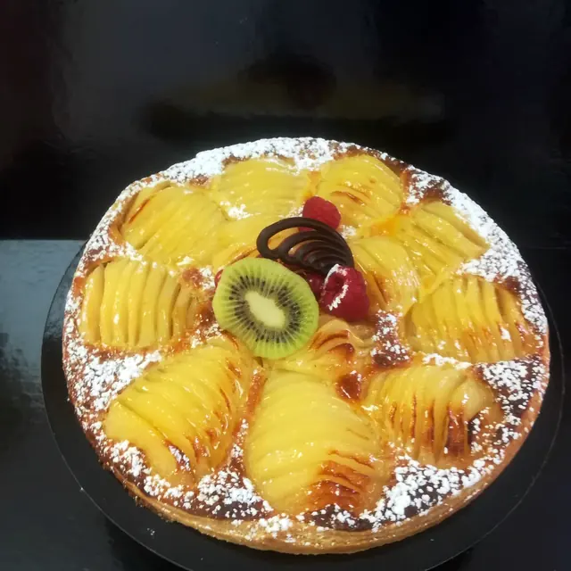 Tarte aux poires, kiwi et framboises